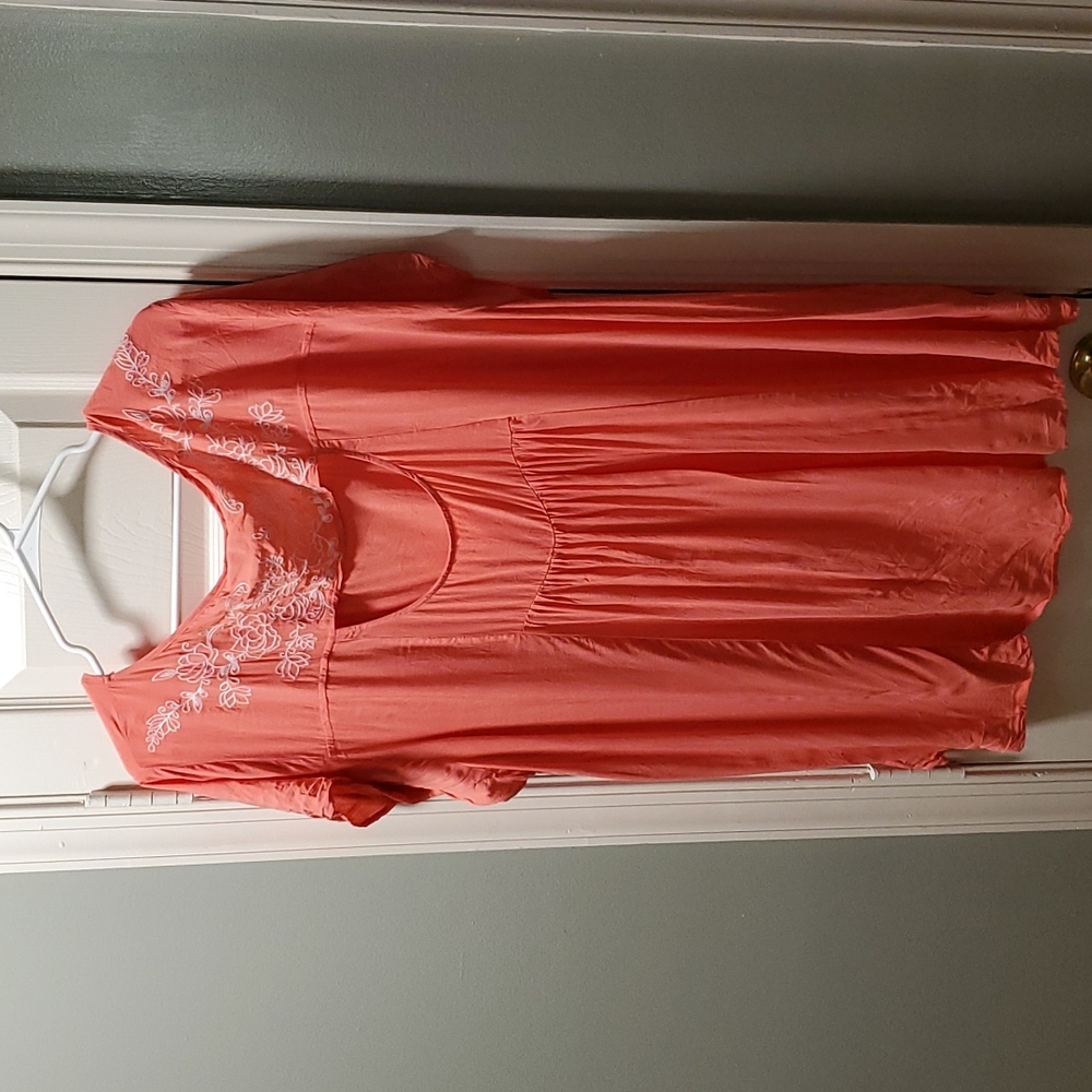 Torrid flowy blouse in good condition size 26 - Picture 4 of 4